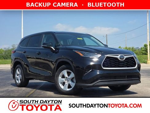 Used 2023 Toyota Highlander L FWD image 1