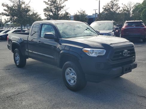 Used 2022 Toyota Tacoma SR image 3