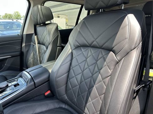 Used 2023 BMW X7 xDrive40i w/ Climate Comfort Package AWD/4WD image 25