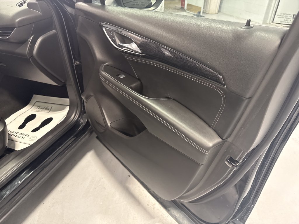Used 2023 Buick Envision Essence w/ Sport Touring Package FWD image 38