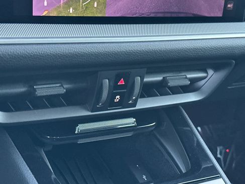 Used 2025 Porsche Cayenne image 23