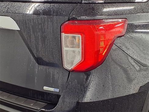 Certified 2020 Ford Explorer XLT w/ Equipment Group 202A image 28