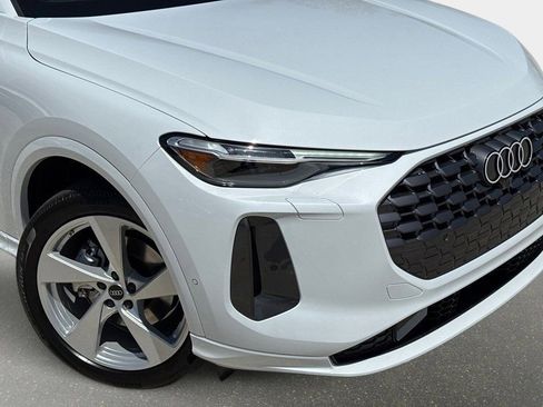 Certified 2025 Audi Q5 2.0T Premium Plus w/ Premium Plus image 6