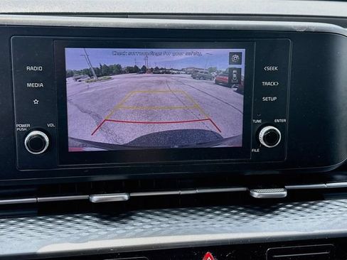 Used 2022 Kia Carnival LX FWD image 14