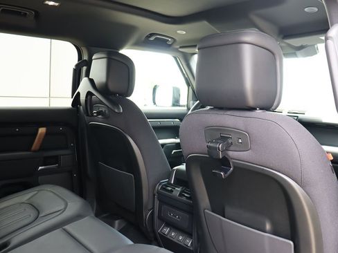 Used 2022 Land Rover Defender 110 X image 43