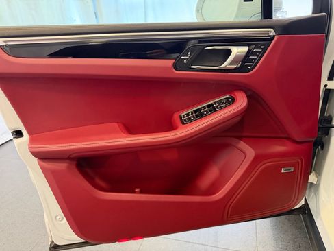 Certified 2024 Porsche Macan S AWD/4WD image 15