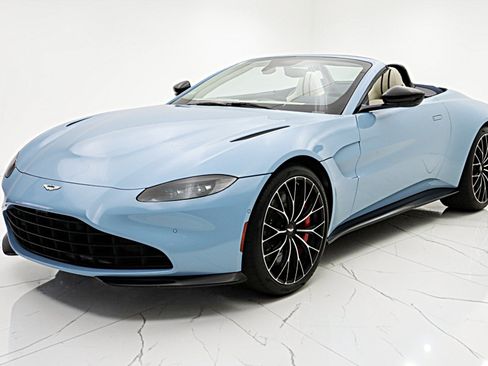 Used 2022 Aston Martin V8 Vantage Roadster RWD image 2
