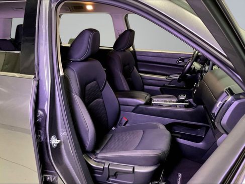 Used 2025 Nissan Pathfinder SV FWD image 29