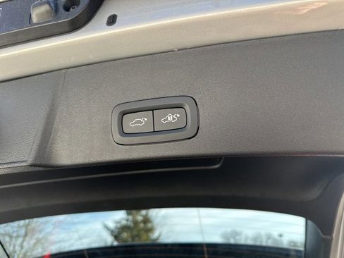 Certified 2025 Volvo XC40 B5 Core image 35