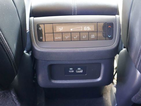 Used 2025 Nissan Pathfinder SL AWD/4WD image 19