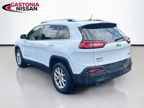 Used 2016 Jeep Cherokee Latitude w/ Cold Weather Group AWD/4WD image 6