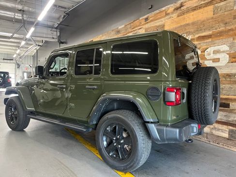 Used 2022 Jeep Wrangler Unlimited Sahara AWD/4WD image 6