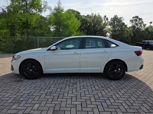 Used 2024 Volkswagen Jetta SE w/ Panoramic Sunroof Package FWD image 8