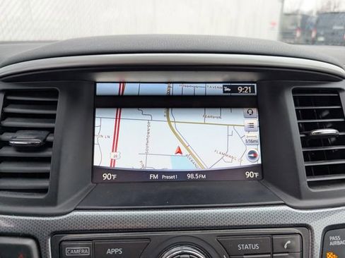 Used 2018 Nissan Pathfinder SL image 4