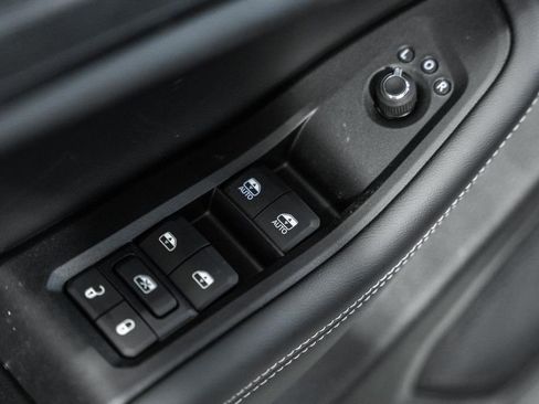 New 2025 Jeep Grand Cherokee L Altitude image 37