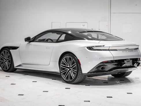 Used 2024 Aston Martin DB12 Coupe image 2