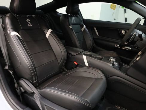 Used 2022 Ford Mustang Shelby GT500 w/ Technology Package RWD image 17