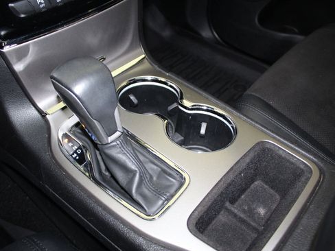 Used 2019 Jeep Grand Cherokee Altitude image 16