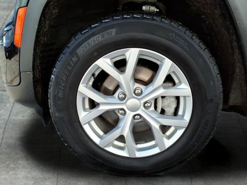 Used 2023 Jeep Grand Cherokee Limited AWD/4WD image 9