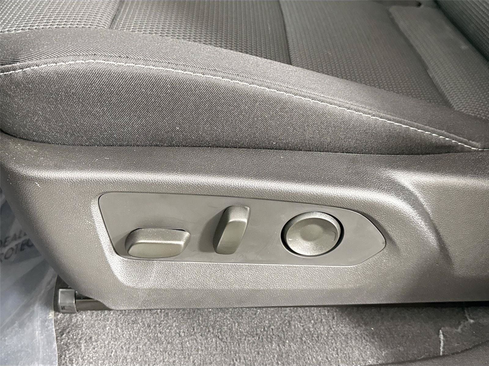Used 2026 Chevrolet Colorado LT RWD image 27