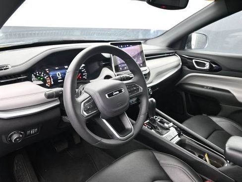 Used 2025 Jeep Compass Limited AWD/4WD image 19