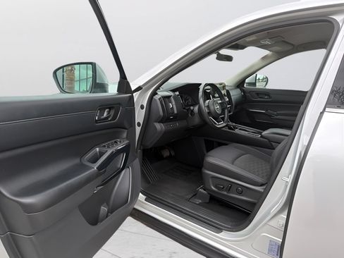 Used 2024 Nissan Pathfinder SV FWD image 14