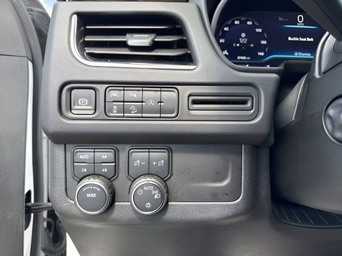 Used 2023 Chevrolet Suburban Premier AWD/4WD image 25