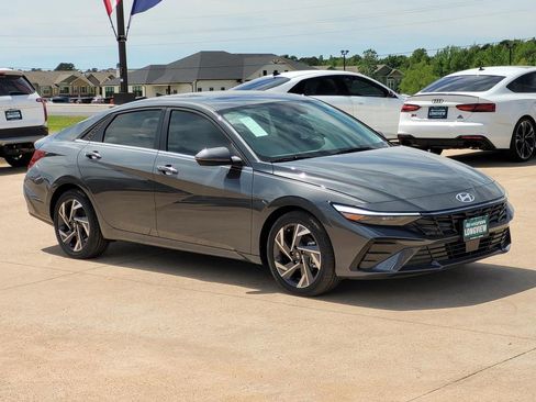 New 2026 Hyundai Elantra Limited FWD image 2