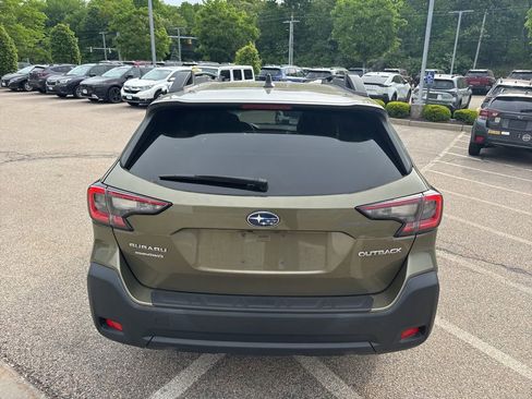 Used 2024 Subaru Outback Premium AWD/4WD image 3