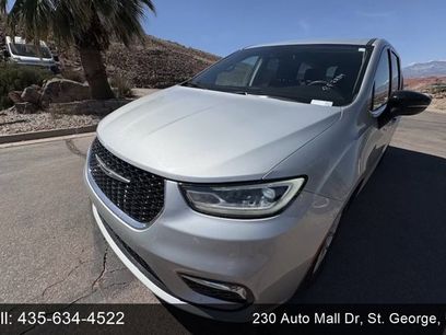 Used 2024 Chrysler Pacifica Touring-L