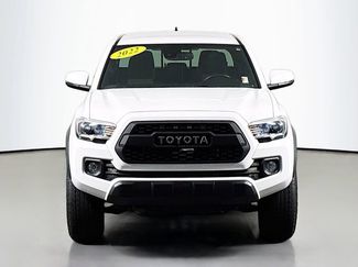 Used 2022 Toyota Tacoma TRD Off-Road video 2