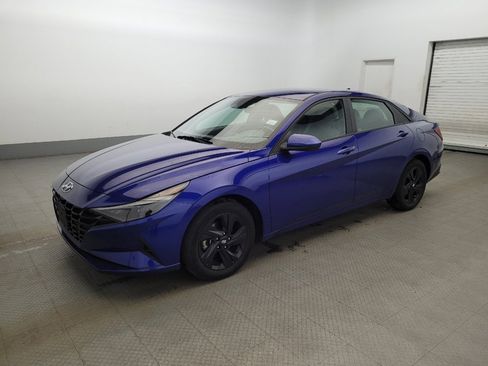 Used 2023 Hyundai Elantra SEL FWD image 2