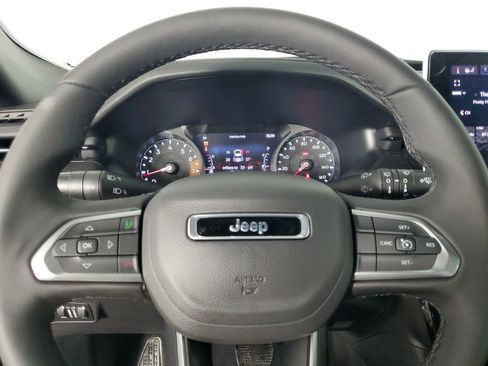 Used 2025 Jeep Compass Latitude w/ Altitude Special Edition image 24