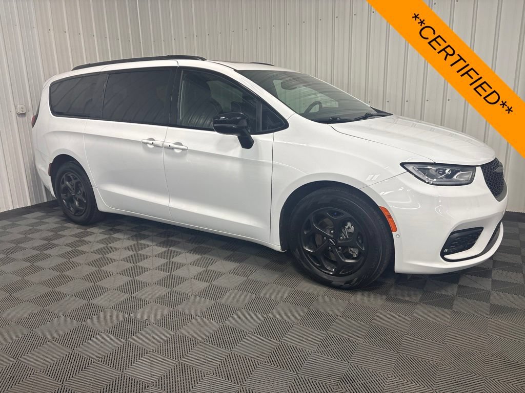 Certified 2024 Chrysler Pacifica Premium FWD image 1