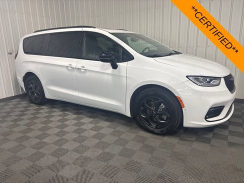 Certified 2024 Chrysler Pacifica Premium FWD image 1