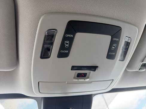 Certified 2022 Toyota Sienna LE FWD image 5