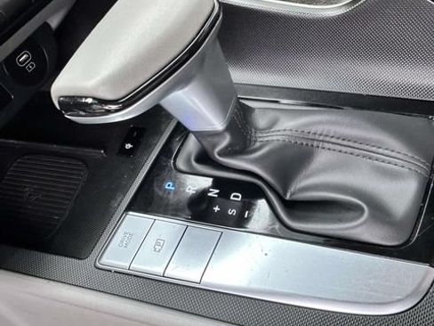 Used 2025 Hyundai Elantra Sport FWD image 18