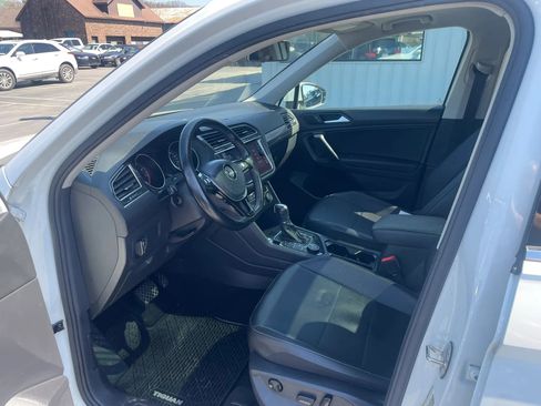 Used 2019 Volkswagen Tiguan SE w/ Panoramic Sunroof Package image 17