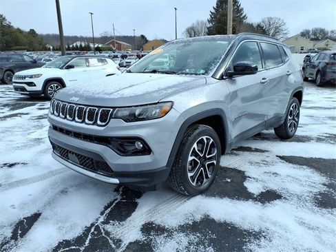 Used 2023 Jeep Compass Limited image 7