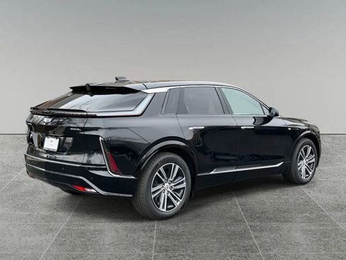 New 2024 Cadillac Lyriq Luxury w/ LPO, Floor Liner Package AWD/4WD image 9