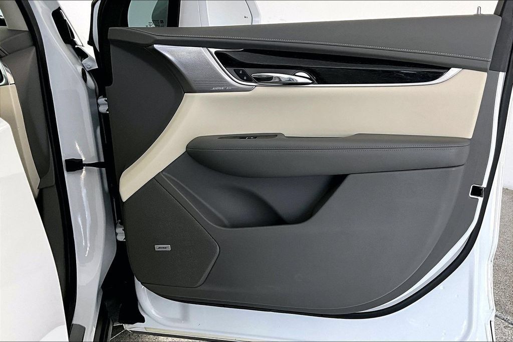 Used 2020 Cadillac XT6 Premium Luxury FWD image 23