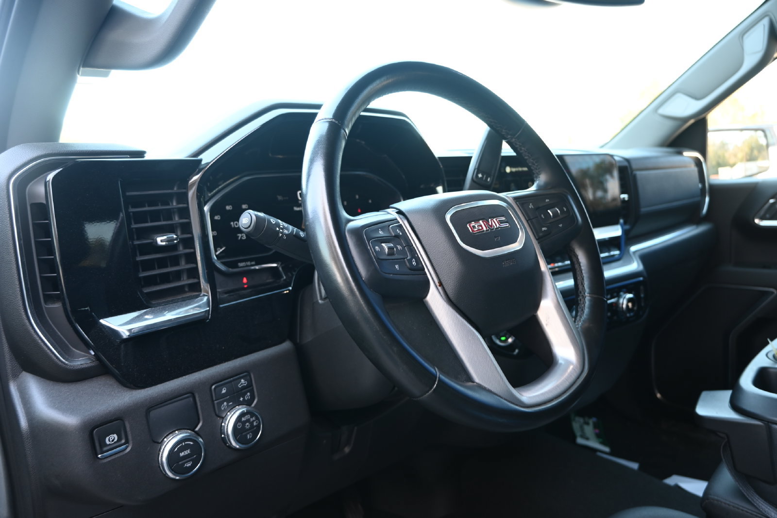 Used 2025 GMC Sierra 1500 SLT RWD image 9