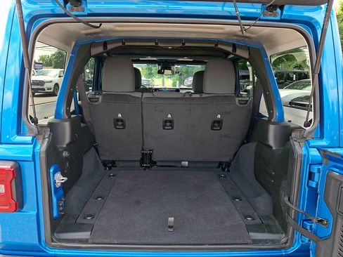 Used 2025 Jeep Wrangler Unlimited Sahara AWD/4WD image 18