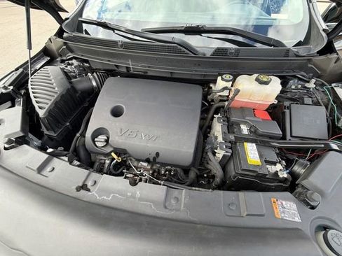 Used 2019 Buick Enclave Essence AWD/4WD image 2