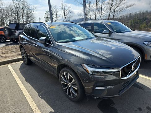Used 2022 Volvo XC60 B5 Momentum w/ Advanced Package image 1