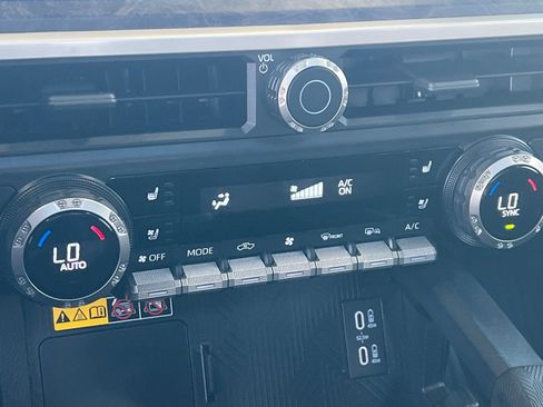 Used 2024 Toyota Tacoma Limited w/ Limited Package (LT) image 16