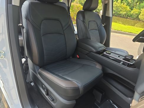 Used 2025 Nissan Pathfinder Platinum AWD/4WD image 10