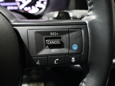 Used 2024 Nissan Pathfinder SV image 34