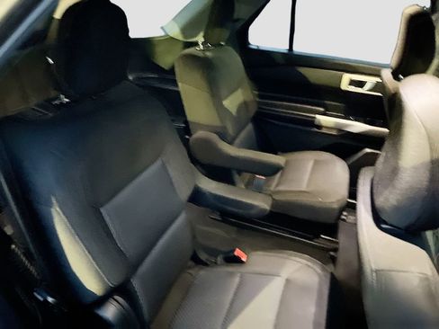Used 2022 Ford Explorer XLT image 28