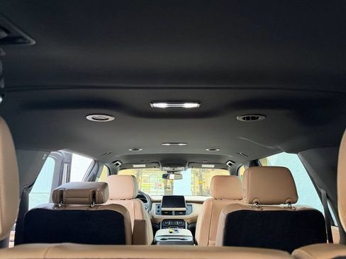 Used 2023 Chevrolet Suburban Premier AWD/4WD image 20